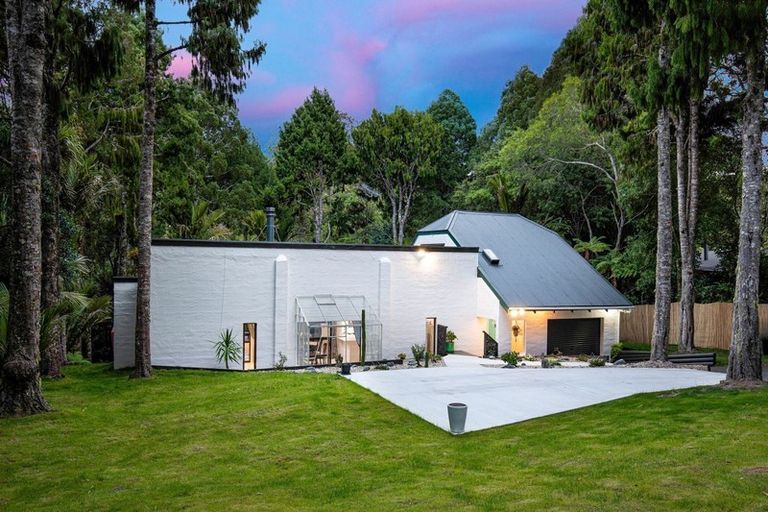 Photo of property in 719 Scenic Drive, Henderson Valley, Auckland, 0612