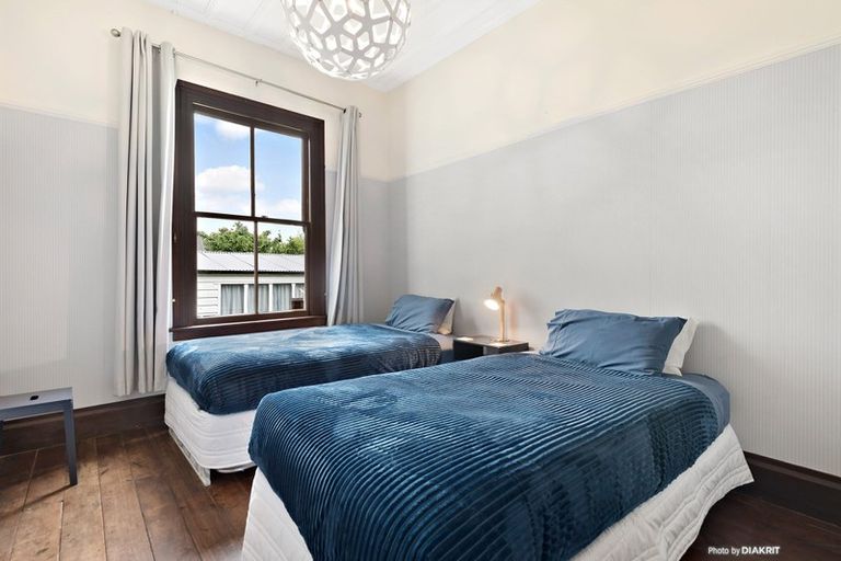 Photo of property in 102 Jellicoe Street, Martinborough, 5711