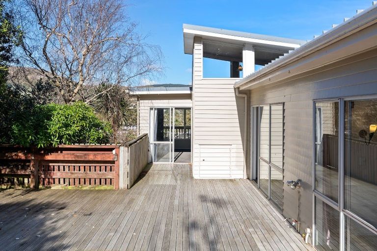 Photo of property in 1 Fyvie Avenue, Tawa, Wellington, 5028