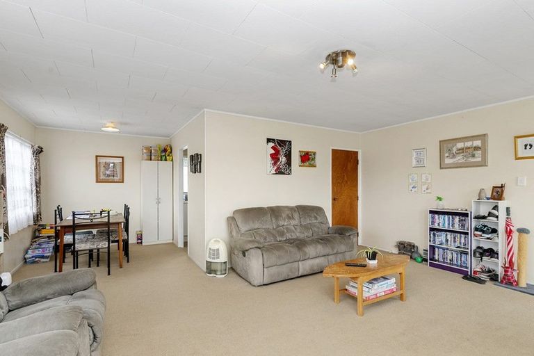 Photo of property in 14 Holmes Drive South, West Harbour, Auckland, 0618