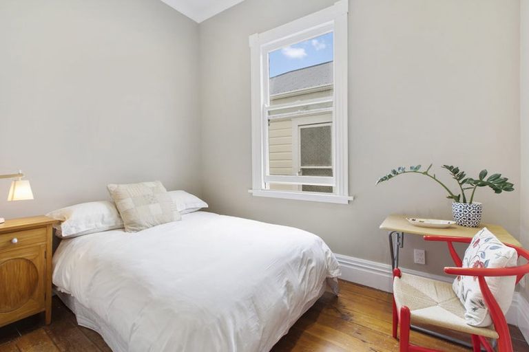 Photo of property in 18 Overtoun Terrace, Hataitai, Wellington, 6021