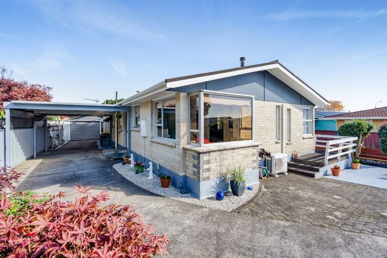 Photo of property in 22 Waiwera Place, Merrilands, New Plymouth, 4312