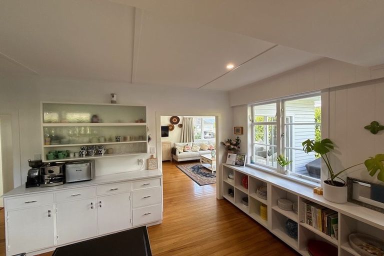 Photo of property in 41 Raroa Terrace, Tawa, Wellington, 5028