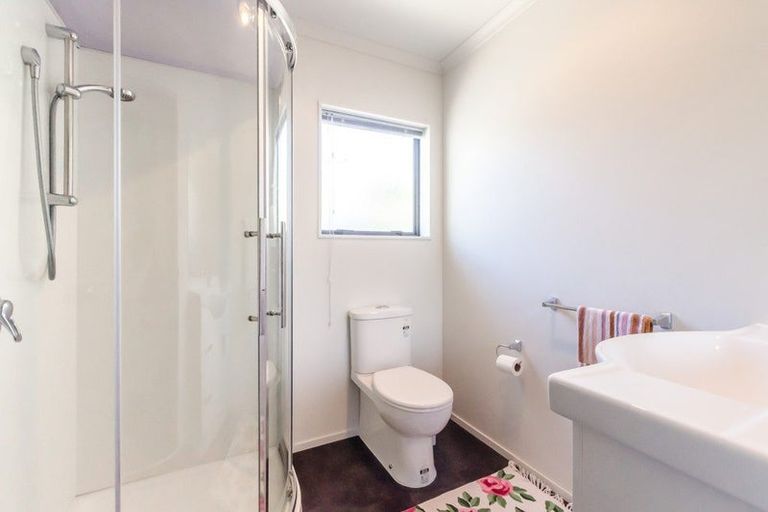 Photo of property in 6 Hemi Street, Waikanae, 5036