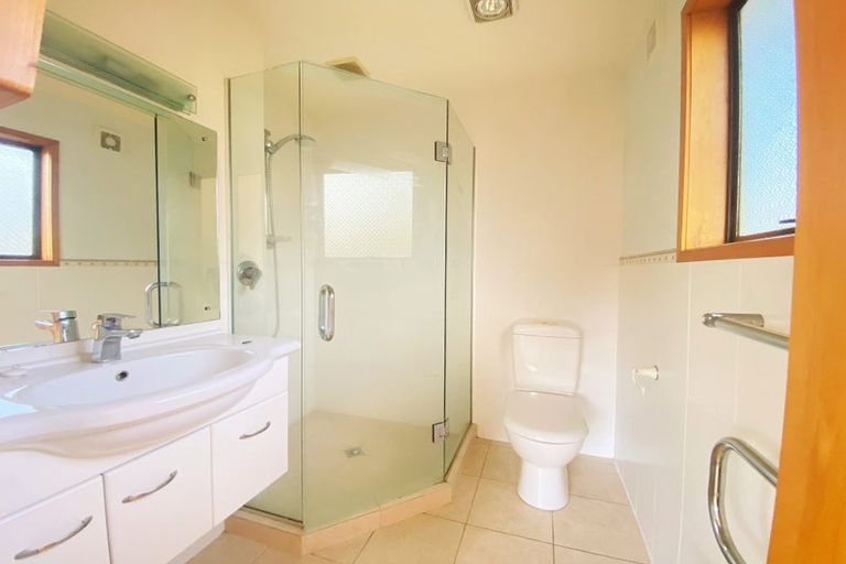 Photo of property in 1/28 Rangitoto Terrace, Milford, Auckland, 0620