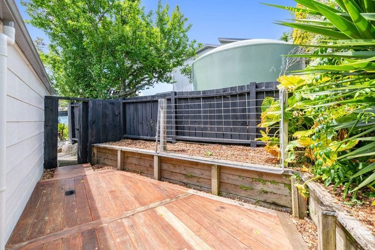 Photo of property in 46a Elliston Crescent, Stanmore Bay, Whangaparaoa, 0932