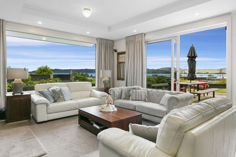 Photo of property in 21 Pukenamu Road, Rainbow Point, Taupo, 3330