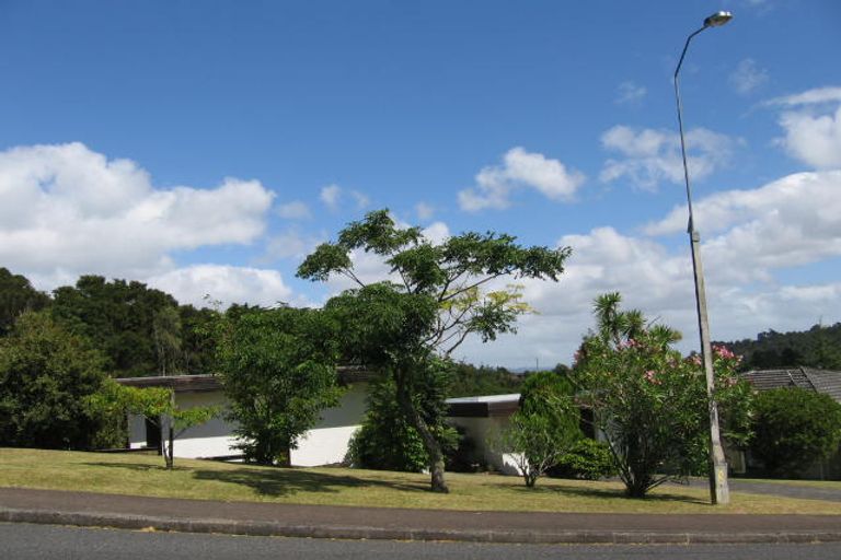 Photo of property in 16 Simon Ellice Drive, Bayview, Auckland, 0629