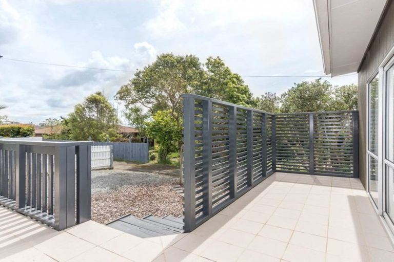 Photo of property in 1/65 Cliff View Drive, Green Bay, Auckland, 0604