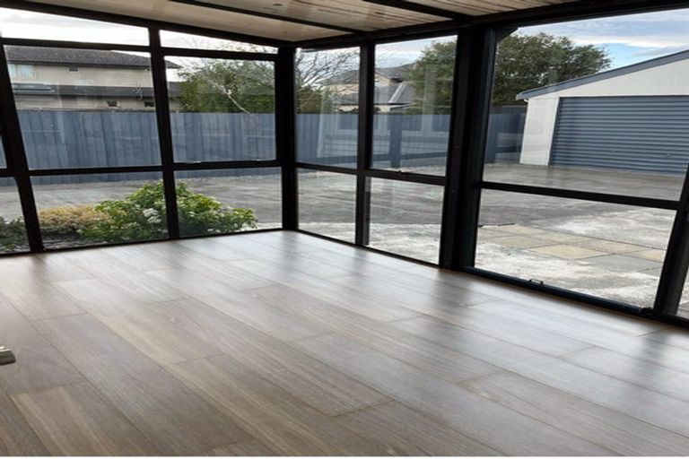 Photo of property in 30 Ealing Street, Redwood, Christchurch, 8051