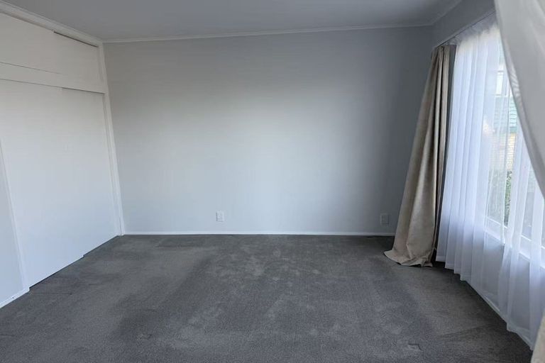 Photo of property in 19 Raleigh Road, Northcote, Auckland, 0627