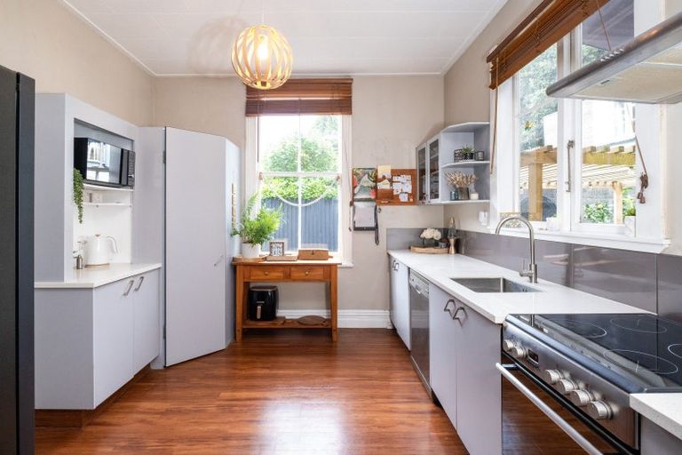 Photo of property in 11a Main Street, Hospital Hill, Napier, 4110