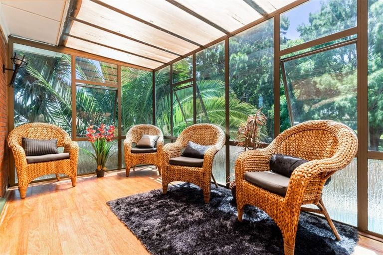 Photo of property in 36 Cascades Road, Pakuranga Heights, Auckland, 2010