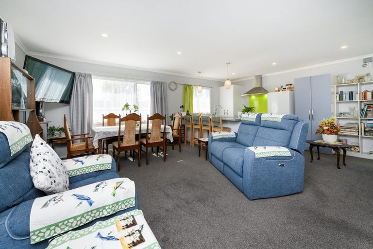 Photo of property in 17 Sinclair Avenue, Highbury, Palmerston North, 4412