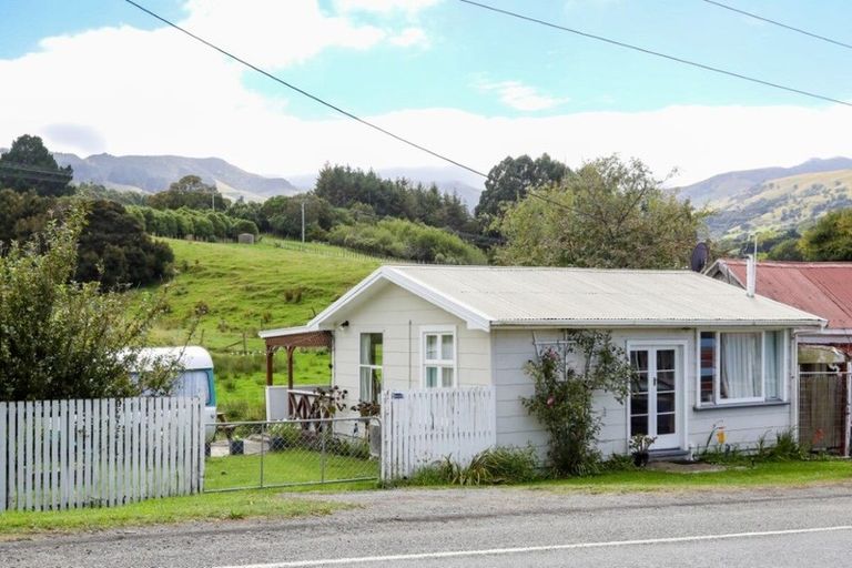 Photo of property in 6025 Christchurch Akaroa Road, Duvauchelle, 7583