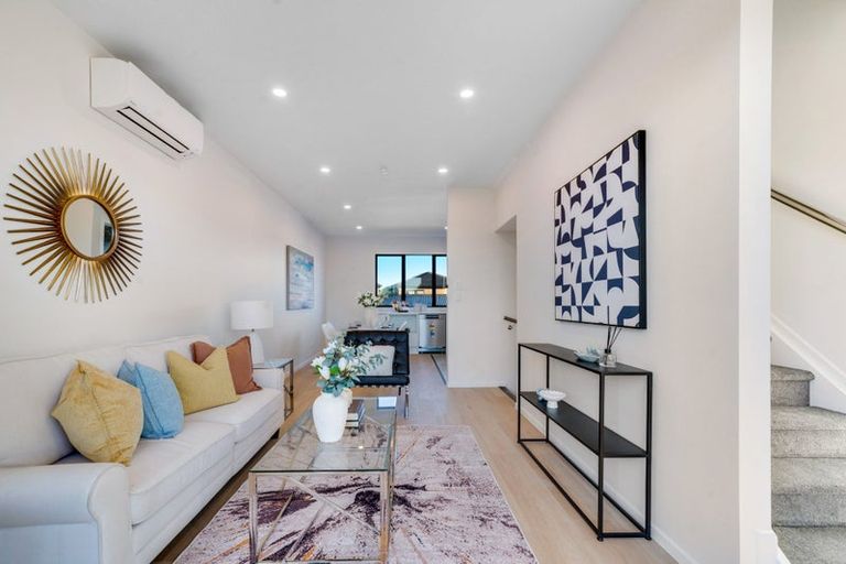 Photo of property in 2/32 Tiraumea Drive, Pakuranga, Auckland, 2010