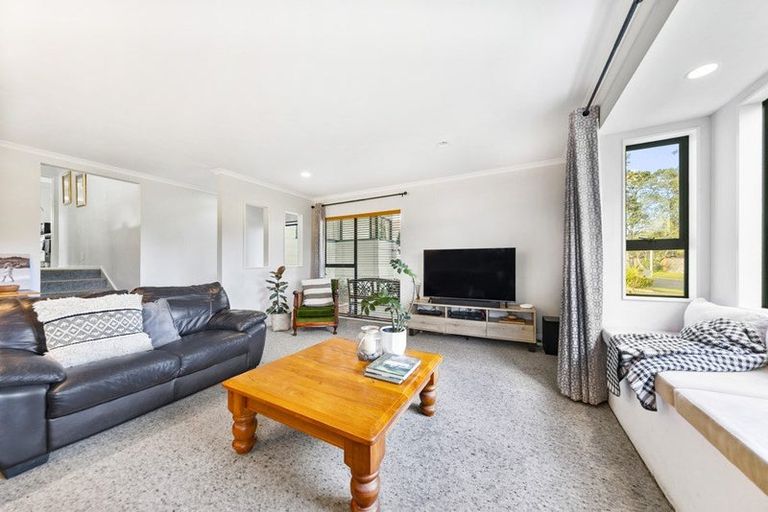 Photo of property in 1 Awatahi Place, Greenhithe, Auckland, 0632