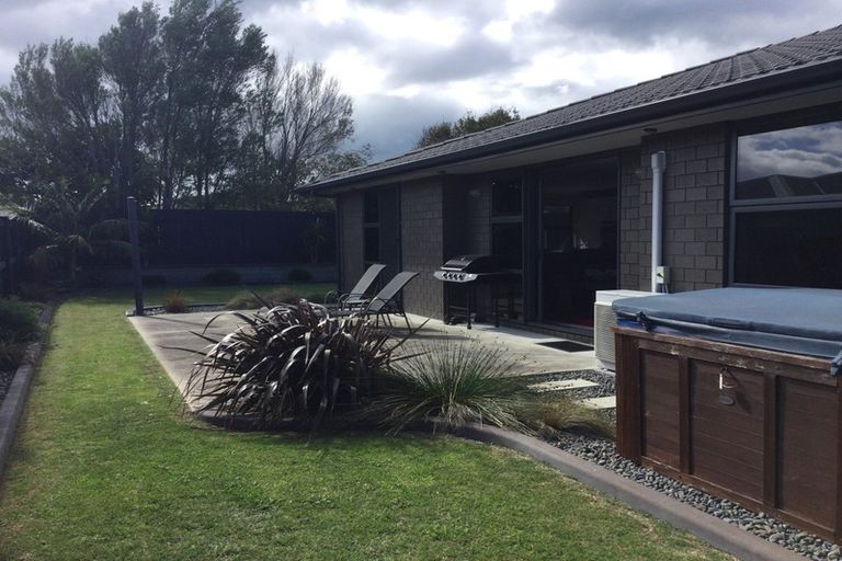 Photo of property in 10 Butterworth Crescent, Papamoa Beach, Papamoa, 3118
