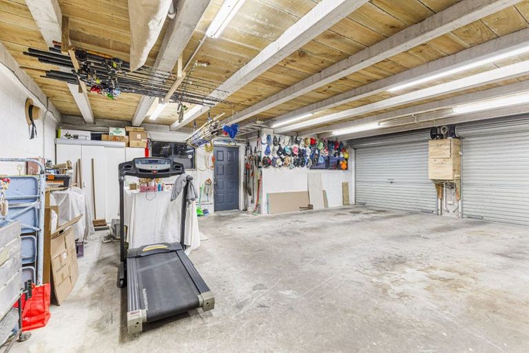 Photo of property in 36 Rhinevale Close, Henderson, Auckland, 0612