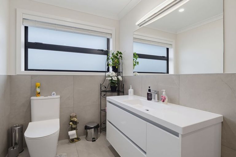 Photo of property in 37 Daniel Place, Kelvin Grove, Palmerston North, 4414