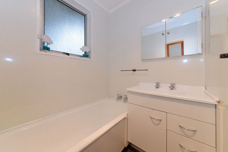 Photo of property in 124 Tremaine Avenue, Westbrook, Palmerston North, 4412