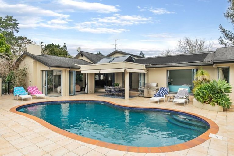 Photo of property in 18 Kingfisher Grove, Greenhithe, Auckland, 0632