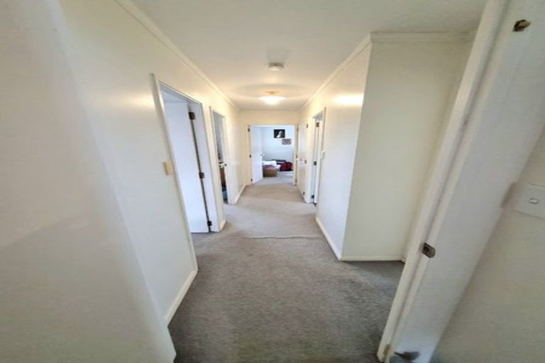 Photo of property in 3/21 Te Atatu Road, Te Atatu South, Auckland, 0610