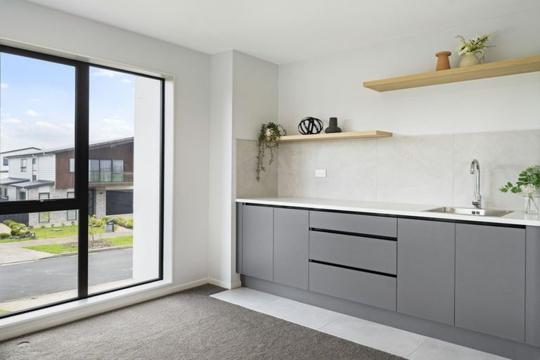 Photo of property in 17 Seagreen Avenue, Rosehill, Papakura, 2113