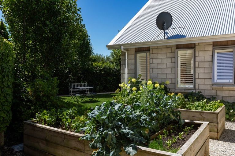 Photo of property in 10 Avignon Place, Fairhall, 7272