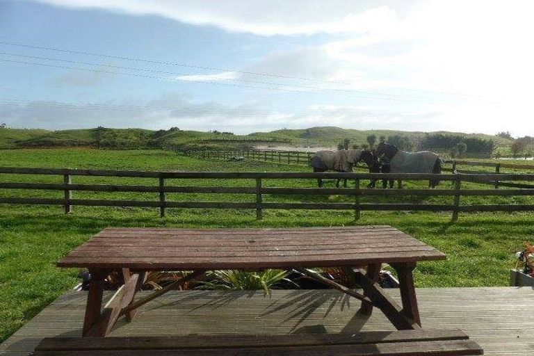 Photo of property in 175 Derham Road, Te Horo, Otaki, 5581