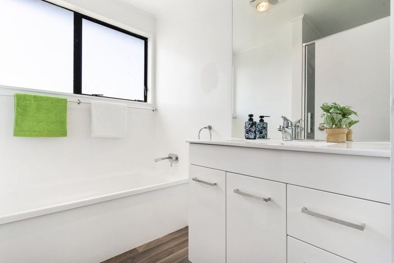 Photo of property in 206 Solar Road, Glen Eden, Auckland, 0602