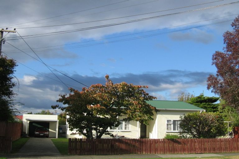 Photo of property in 4 Heretaunga Square, Silverstream, Upper Hutt, 5019
