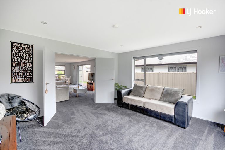 Photo of property in 8 Roblyn Place, Mosgiel, 9024