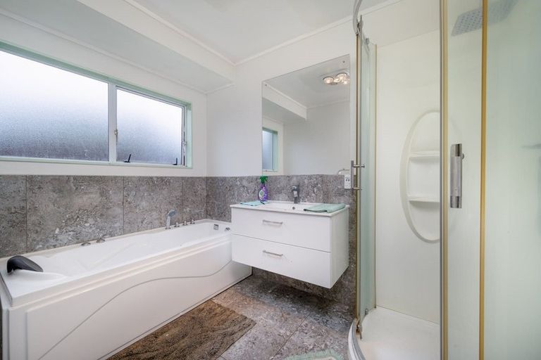 Photo of property in 3 Simon Owen Place, Golflands, Auckland, 2013