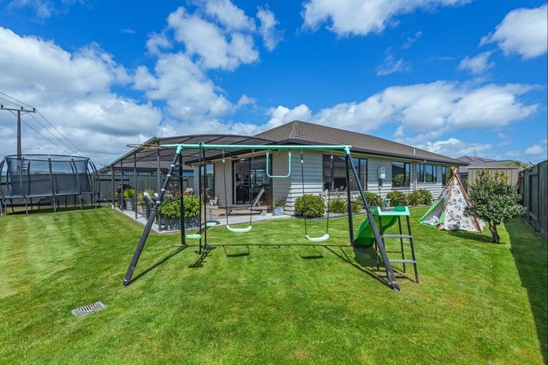 Photo of property in 4 Angelina Way, Kelvin Grove, Palmerston North, 4414