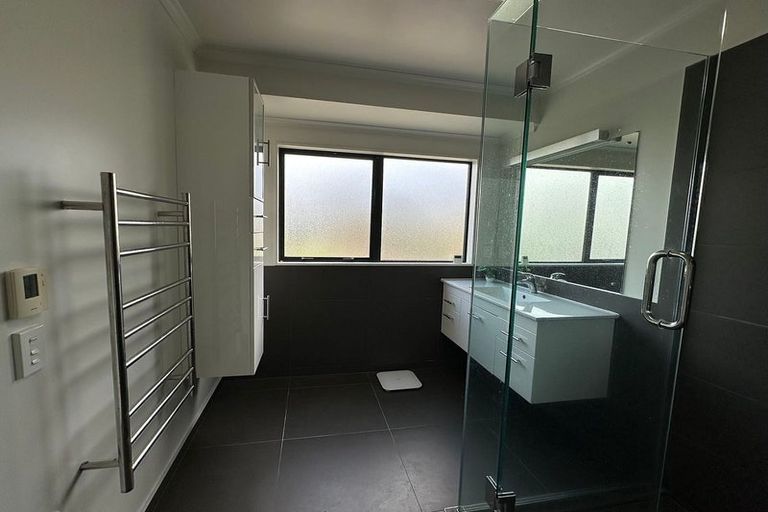 Photo of property in 59 Frank Nobilo Drive, Golflands, Auckland, 2013