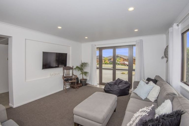 Photo of property in 12 Kowi Lakes Drive, One Tree Point, 0118