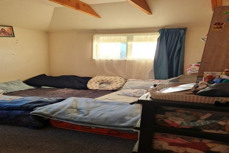 Photo of property in 2/52 Harrington Road, Henderson, Auckland, 0610