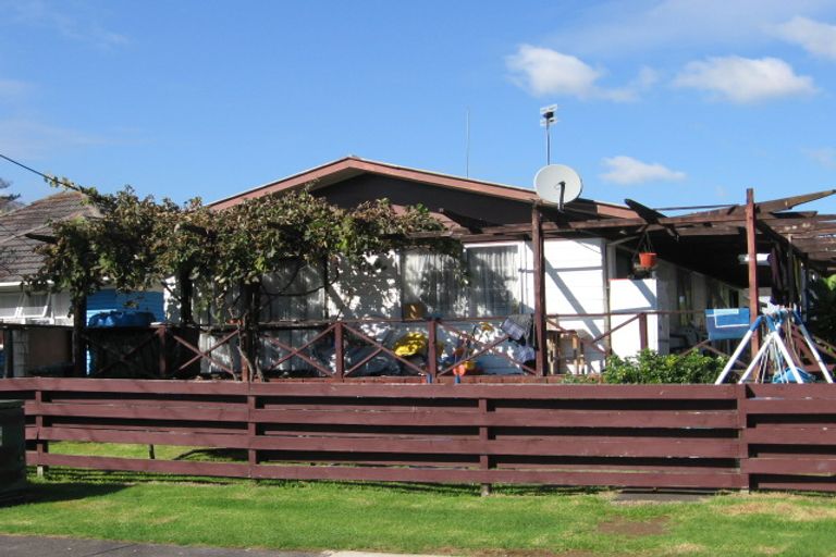 Photo of property in 12 Hamurana Place, Te Atatu Peninsula, Auckland, 0610