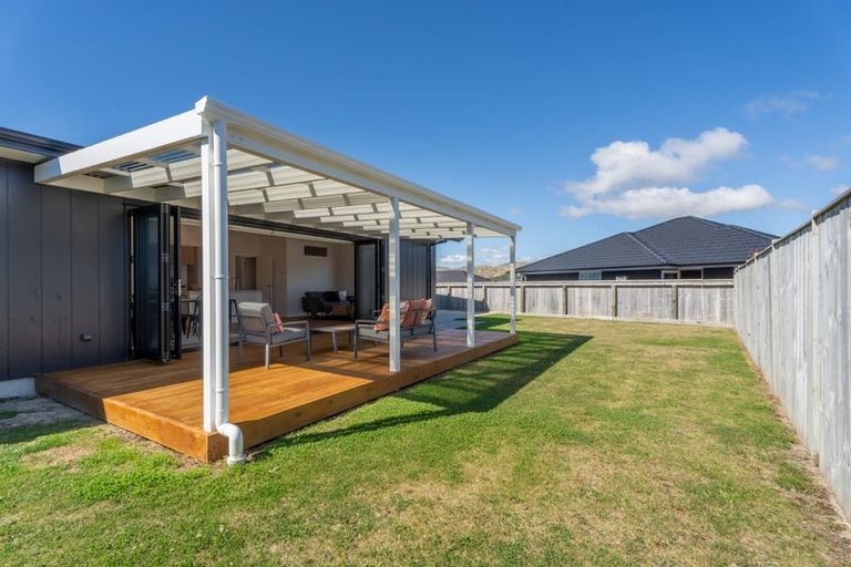 Photo of property in 23 Queen Charlotte Drive, Aotea, Porirua, 5024