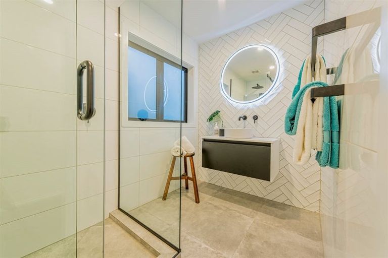 Photo of property in 123 Piha Road, Piha, New Lynn, 0772