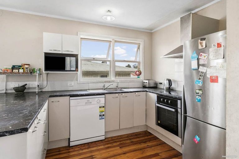 Photo of property in 21 Kelkirk Street, Kelston, Auckland, 0602