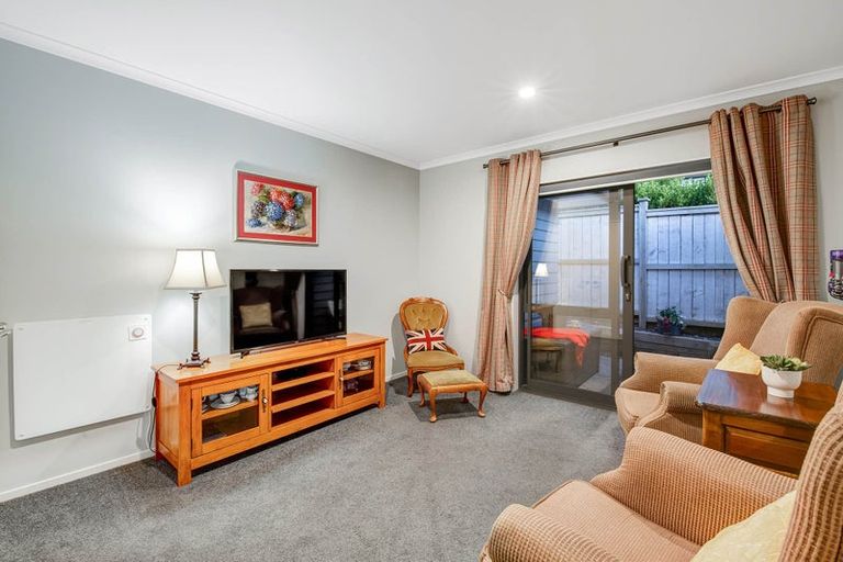 Photo of property in 14 Kingfisher Road, Silverdale, 0932