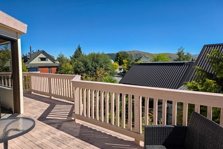 Photo of property in 1 Burnett Place, Lake Tekapo, 7999