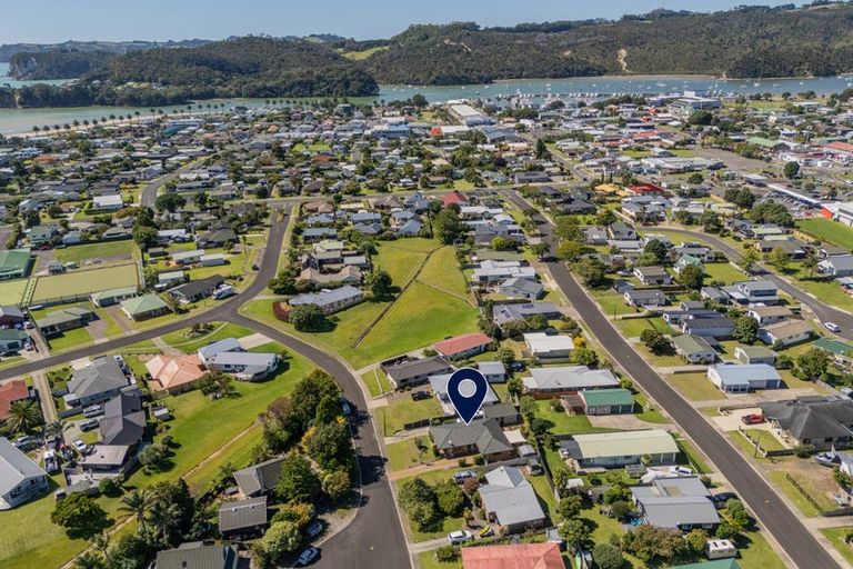 Photo of property in 13 Impala Place, Whitianga, 3510