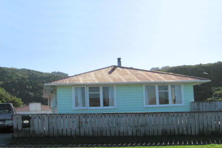 Photo of property in 28 Takapuwahia Drive, Takapuwahia, Porirua, 5022