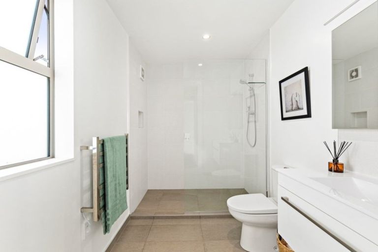 Photo of property in 10 Te Mauri Place, Omaha, 0986