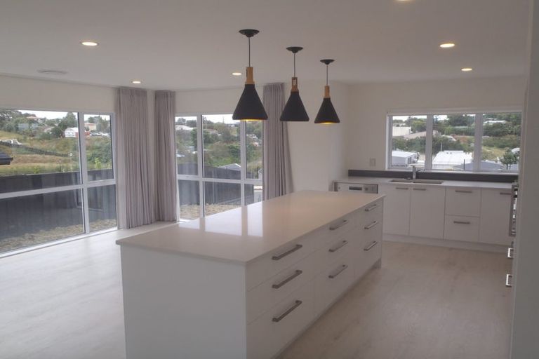 Photo of property in 21 Eastview Crescent, Stanmore Bay, Whangaparaoa, 0932