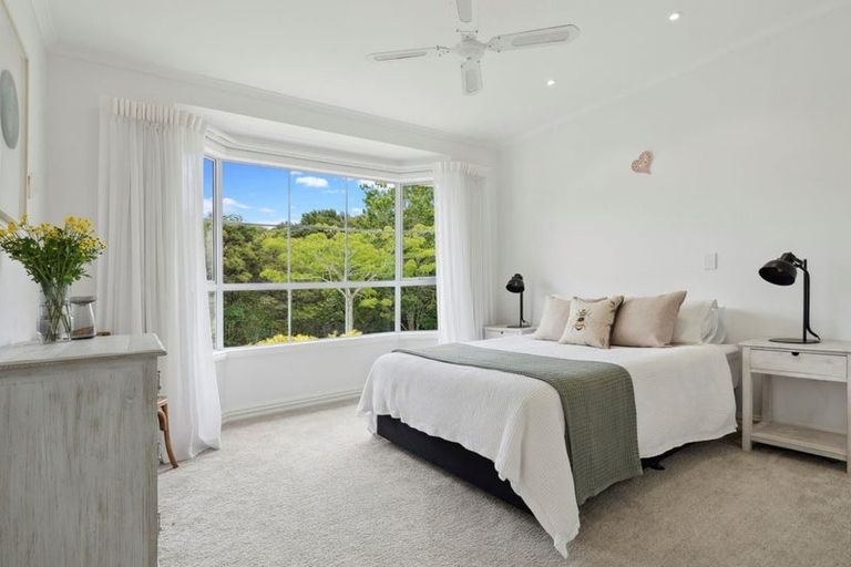 Photo of property in 27 Almond Grove, Greenhithe, Auckland, 0632