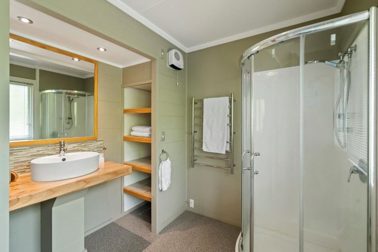 Photo of property in 44 Grand Vue Road, Kawaha Point, Rotorua, 3010